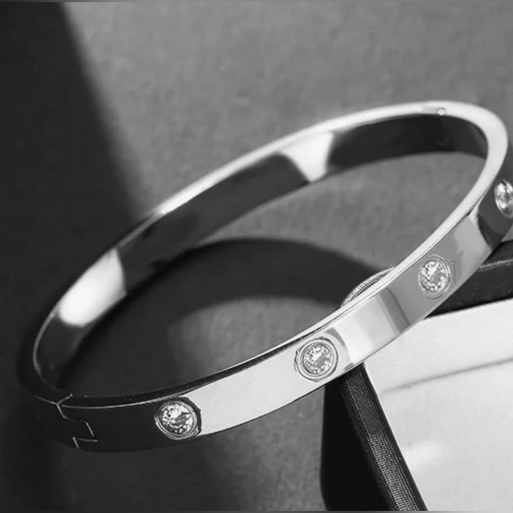 Elegant Silver Bracelet with Crystal Accents J263